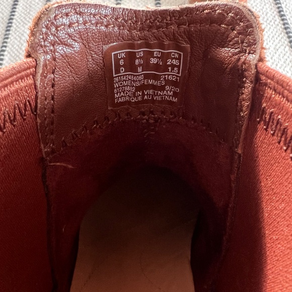 CLARKS Arlo Chelsea Boot in Tan Leather W8.5 - Picture 8 of 9